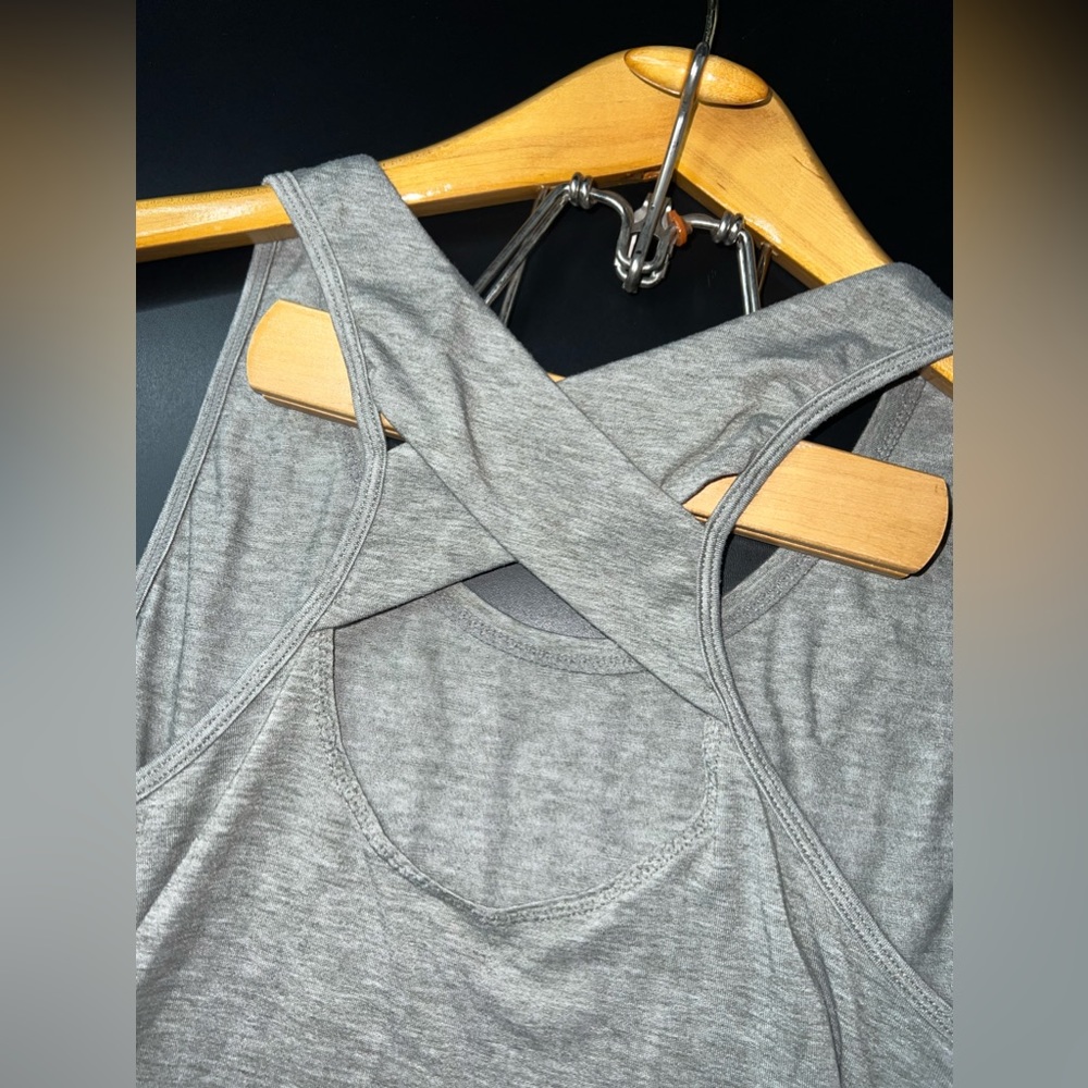Athleta Light Heather Gray Yogini Crossback Tank size Medium EUC Like New!